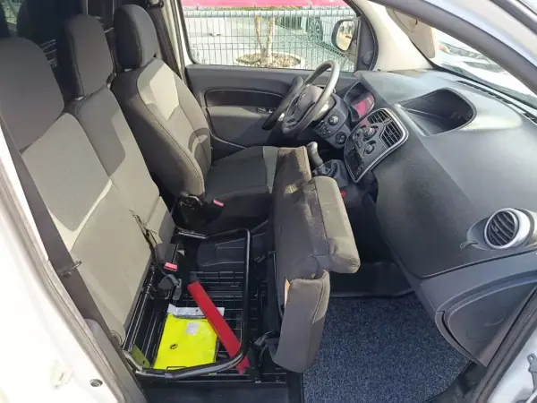 Renault Kangoo 2018 - 10500 EUR, 159000 km - AUTO.MOTO.pt - 159000km - foto 10 de 27