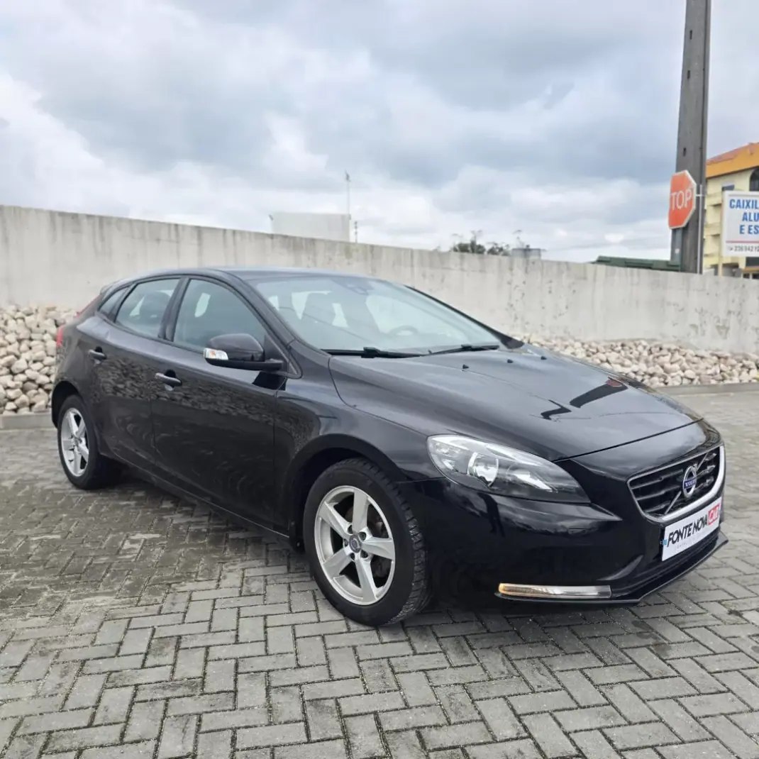 Volvo V40 2016 - 14500 EUR, 118000 km - AUTO.MOTO.pt - 118000km - foto 7 de 18