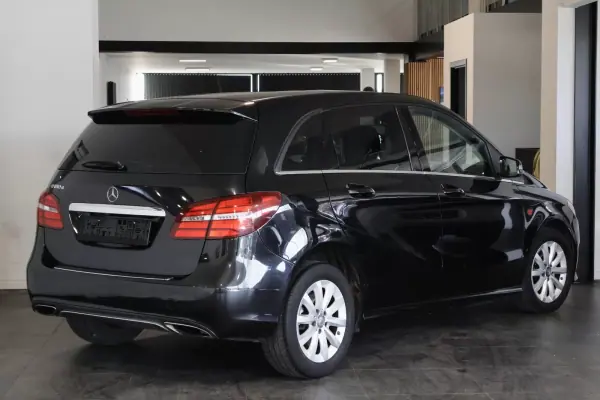 Mercedes-Benz MB180 2017 - 17450 EUR, 158282 km - AUTO.MOTO.pt - 158282km - foto 3 de 18