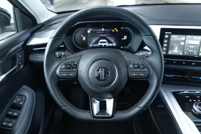 MG MG5 2023 - 23950 EUR, 8000 km - AUTO.MOTO.pt - 8000km - foto 10 de 16