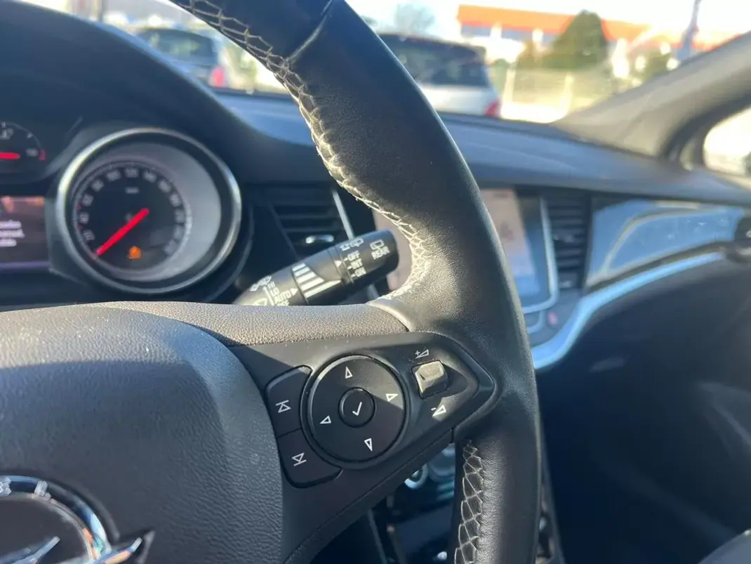 Opel Astra Sports Tourer 2018 - 12984 EUR, 97000 km - AUTO.MOTO.pt - 97000km - foto 7 de 26