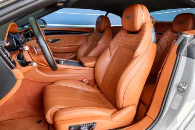 Bentley Continental GTC 2019 - 250000 EUR, 58772 km - AUTO.MOTO.pt - 58772km - foto 14 de 29