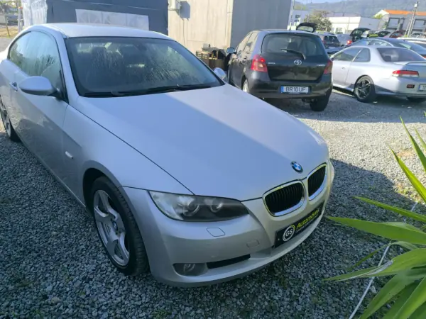 BMW 320 2009 — foto 2 de 8