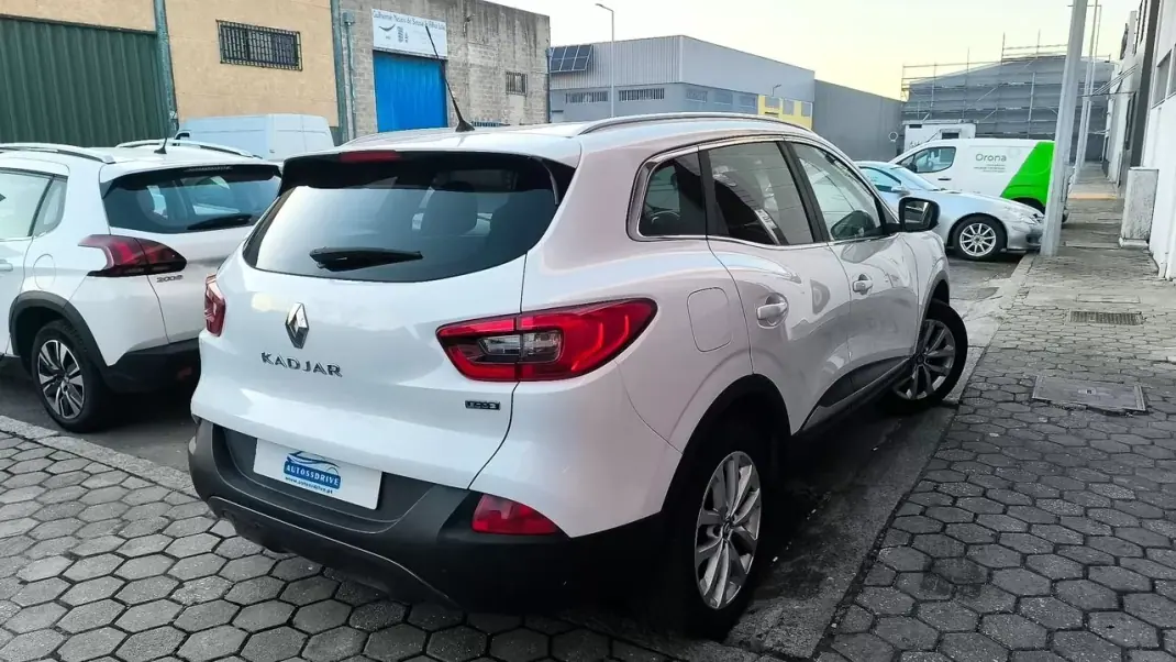 Renault Kadjar 2017 - 12500 EUR, 158000 km - AUTO.MOTO.pt - 158000km - foto 4 de 18