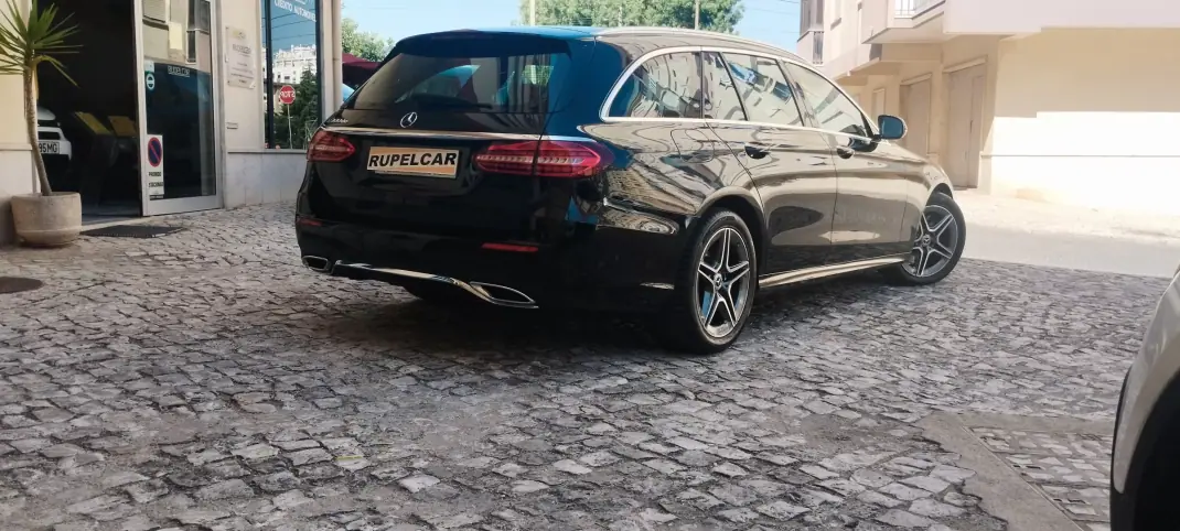 Mercedes-Benz E 300 2022 - 34950 EUR, 125970 km - AUTO.MOTO.pt - 125970km - foto 6 de 36