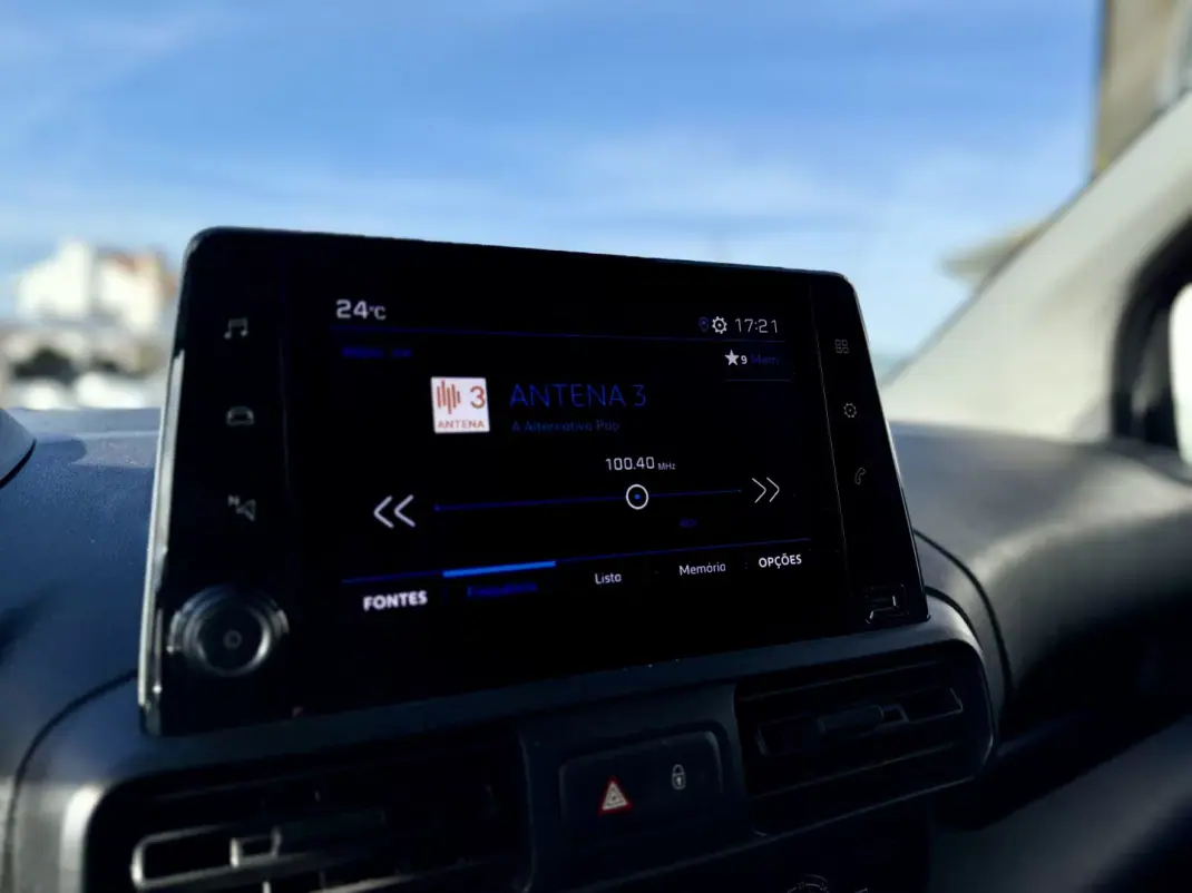 Peugeot Partner 1.5 BlueHdi L1 102Cv | CARPLAY | IVA DEDUTÍVEL 2023 - 14950 EUR, 98000 km - AUTO.MOTO.pt - 98000km - foto 21 de 22