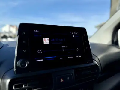 Peugeot Partner 1.5 BlueHdi L1 102Cv | CARPLAY | IVA DEDUTÍVEL 2023 - 14950 EUR, 98000 km - AUTO.MOTO.pt - 98000km - foto 21 de 22
