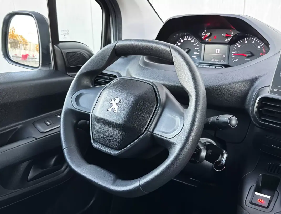 Peugeot PARTNER 1.6 BLUEHDI 3 LUGARES 2019 - 13900 EUR, 97000 km - AUTO.MOTO.pt - 97000km - foto 14 de 34
