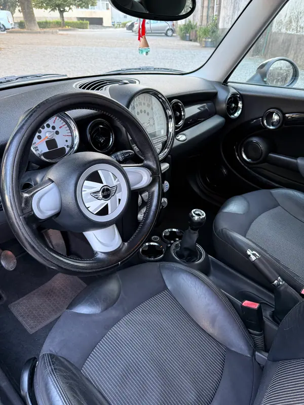 MINI Cooper 2008 - 5990 EUR, 235000 km - AUTO.MOTO.pt - 235000km - foto 12 de 13