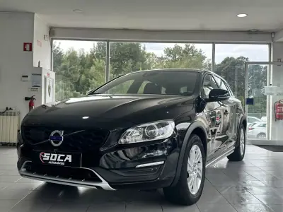 Volvo V60 Cross Country 2016 - 19490 EUR, 165000 km - foto 1 de 28