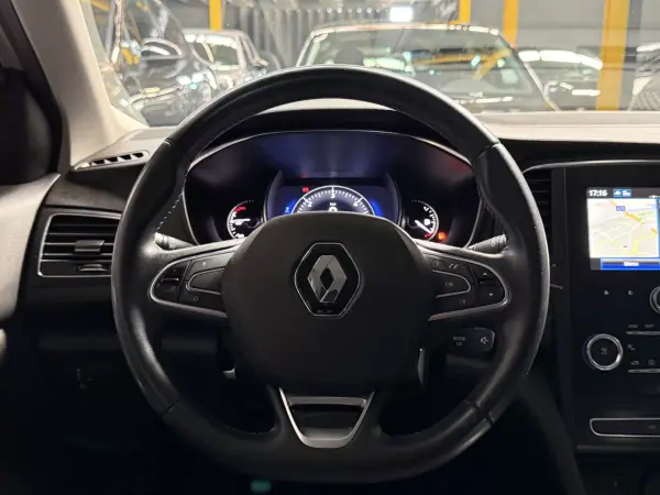 Renault Mégane 2021 - 13990 EUR, 174865 km - AUTO.MOTO.pt - 174865km - foto 13 de 27