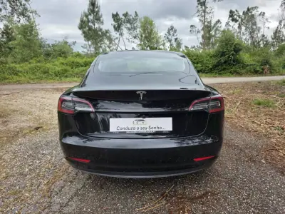 Tesla Model 3 2019 - 23900 EUR, 177000 km - AUTO.MOTO.pt - 177000km - foto 18 de 42