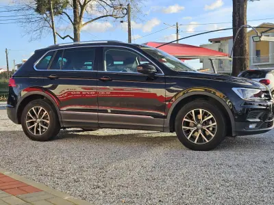 Volkswagen Tiguan 2019 - 24500 EUR, 49800 km - AUTO.MOTO.pt - 49800km - foto 8 de 17