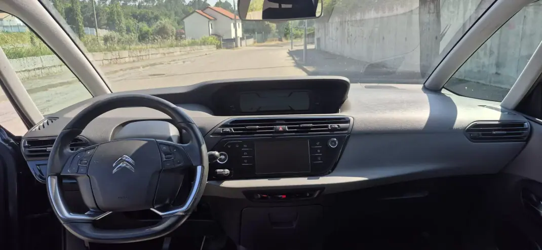 Citroën C4 Grand Picasso 2013 - 9750 EUR, 185000 km - AUTO.MOTO.pt - 185000km - foto 9 de 25