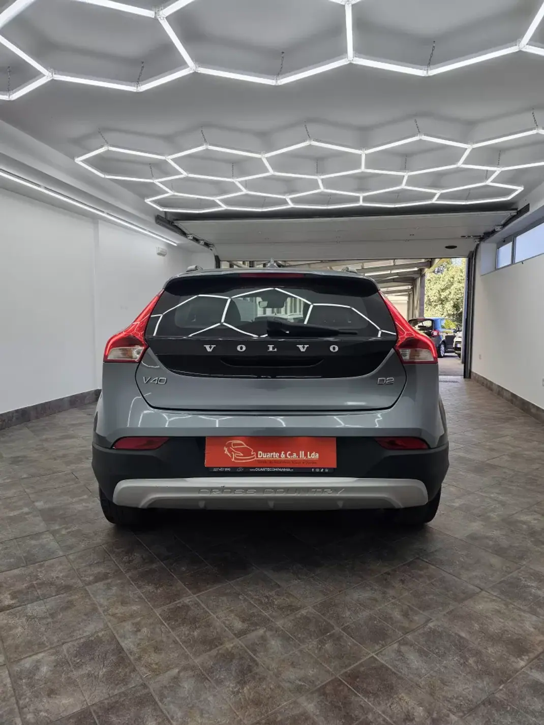 Volvo V40 Cross Country 2018 - 15000 EUR, 106816 km - 106816km - foto 28 de 40