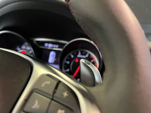 Mercedes-Benz CLA 45 AMG 2019 - 39990 EUR, 95000 km - AUTO.MOTO.pt - 95000km - foto 28 de 57