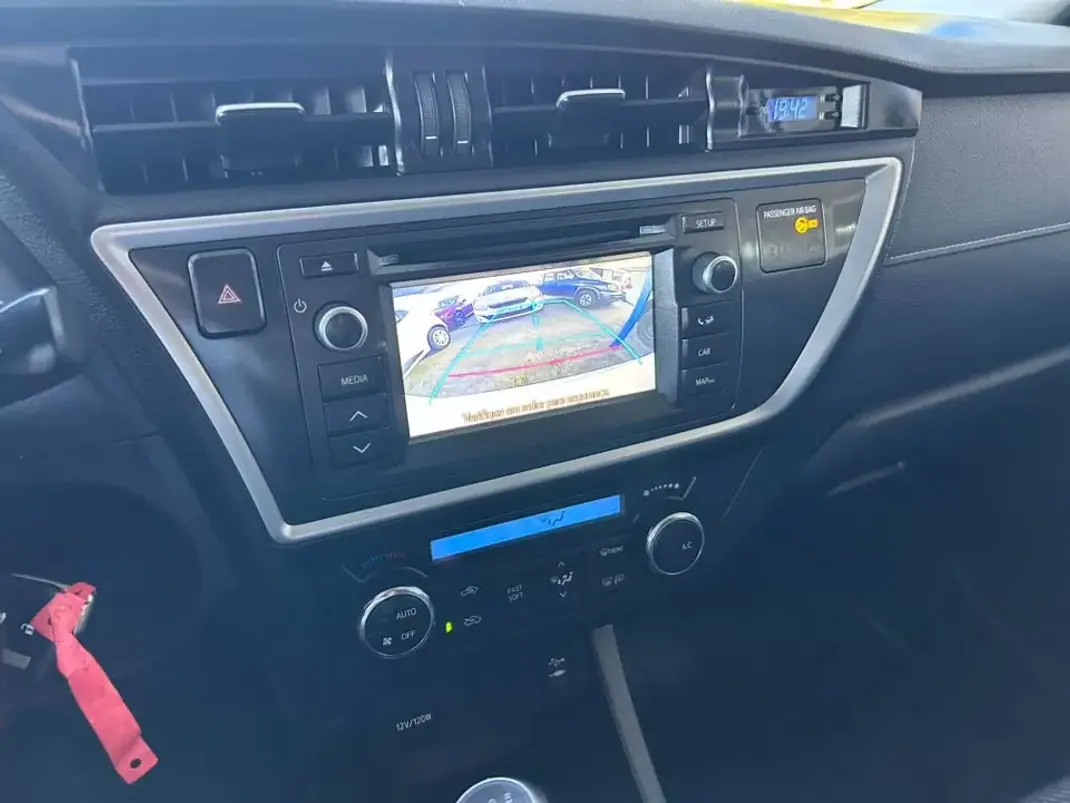 Toyota Auris 2014 - 12500 EUR, 152000 km - 152000km - foto 10 de 13
