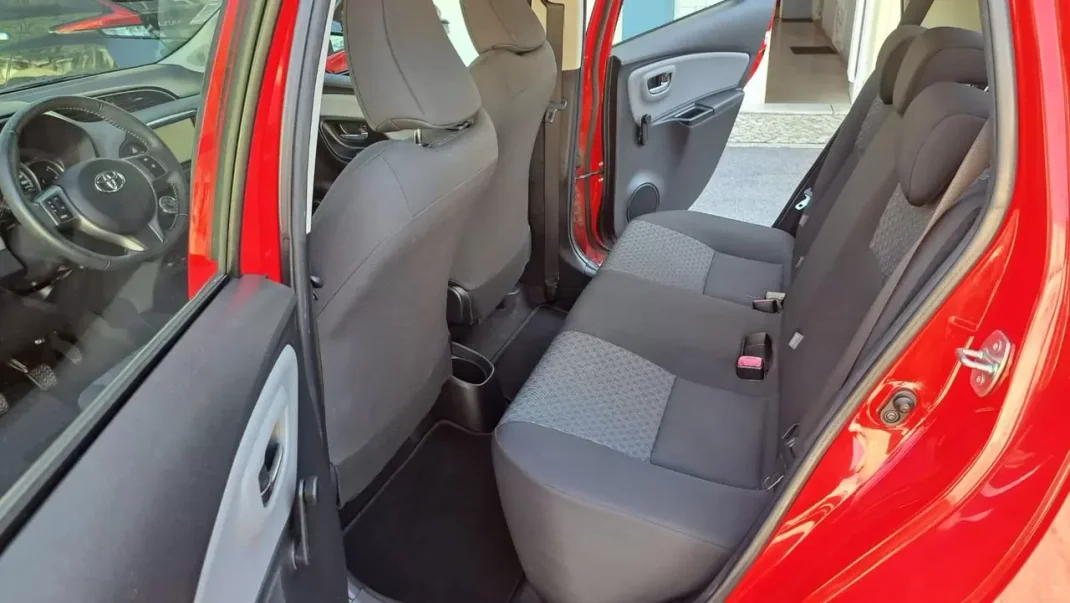 Toyota Yaris 2014 - 11890 EUR, 90525 km - AUTO.MOTO.pt - 90525km - foto 23 de 39