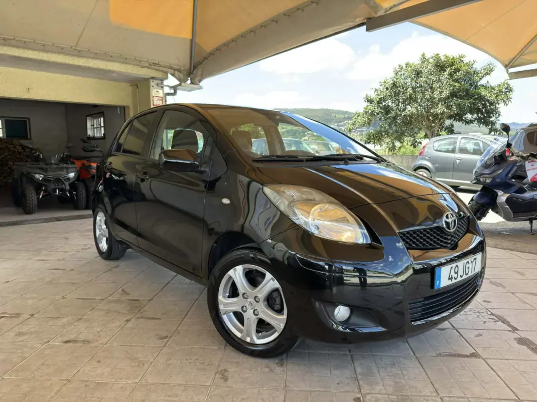 Toyota Yaris 2010 - 5500 EUR, 207295 km - AUTO.MOTO.pt - 207295km - foto 10 de 26