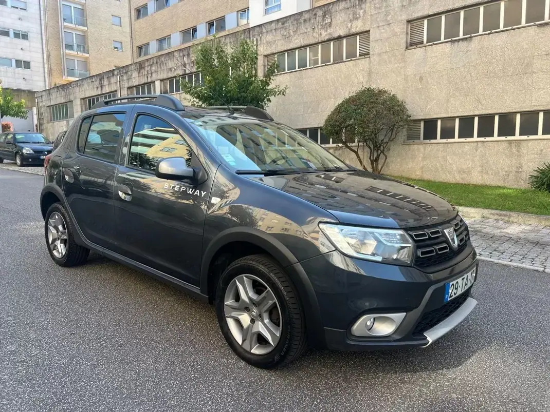 Dacia Sandero 2017 - 8950 EUR, 158000 km - AUTO.MOTO.pt - 158000km - foto 1 de 15
