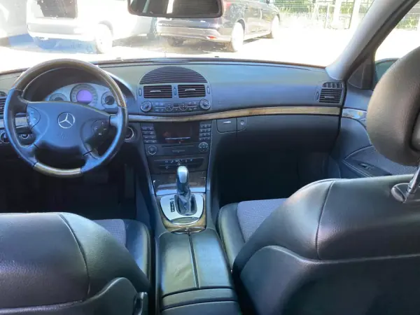 Mercedes-Benz 220 2003 - 8750 EUR, 230731 km - 230731km - foto 7 de 17