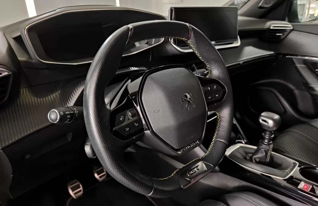 Peugeot 2008 2020 - 15990 EUR, 67000 km - AUTO.MOTO.pt - 67000km - foto 46 de 61