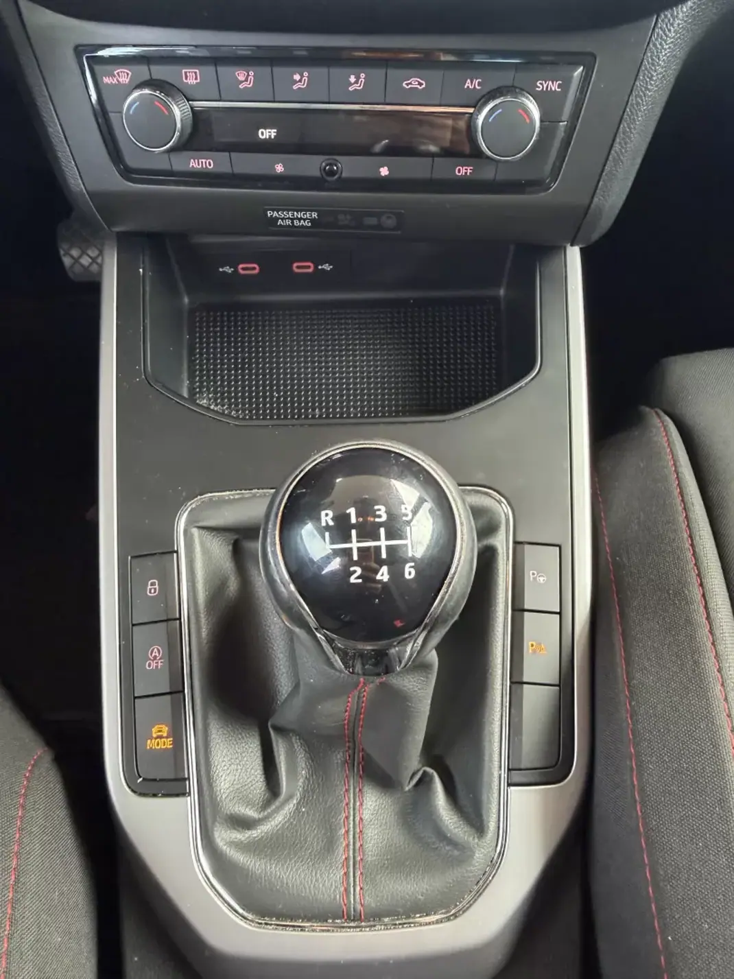 SEAT Arona 2021 - 15650 EUR, 106000 km - AUTO.MOTO.pt - 106000km - foto 16 de 18