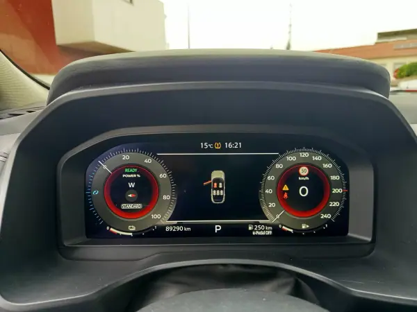 Nissan Qashqai 2023 - 23990 EUR, 89300 km - AUTO.MOTO.pt - 89300km - foto 16 de 22