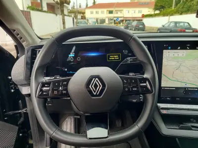 Renault Mégane E-Tech 2023 - 23490 EUR, 64900 km - AUTO.MOTO.pt - 64900km - foto 16 de 20