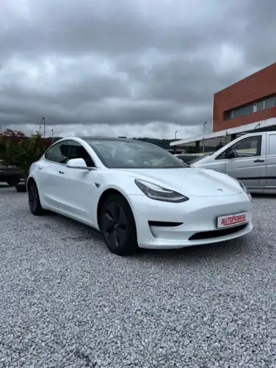 Tesla Model 3 2020 - 23990 EUR, 81000 km - AUTO.MOTO.pt - 81000km - foto 3 de 17