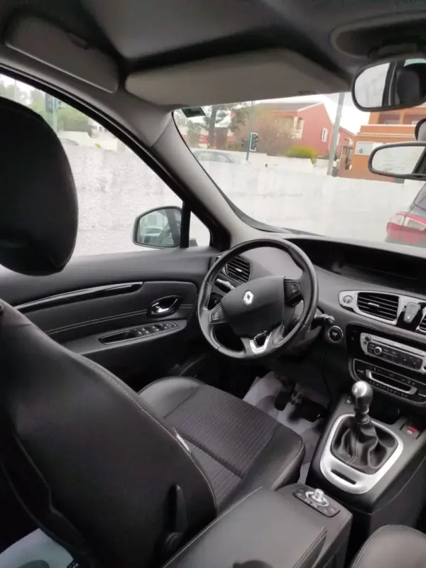 Renault Mégane Scénic 2014 - 11800 EUR, 161760 km - AUTO.MOTO.pt - 161760km - foto 7 de 14