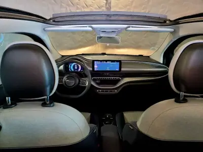 Fiat 500e C 2022 - 28990 EUR, 7468 km - AUTO.MOTO.pt - 7468km - foto 43 de 54
