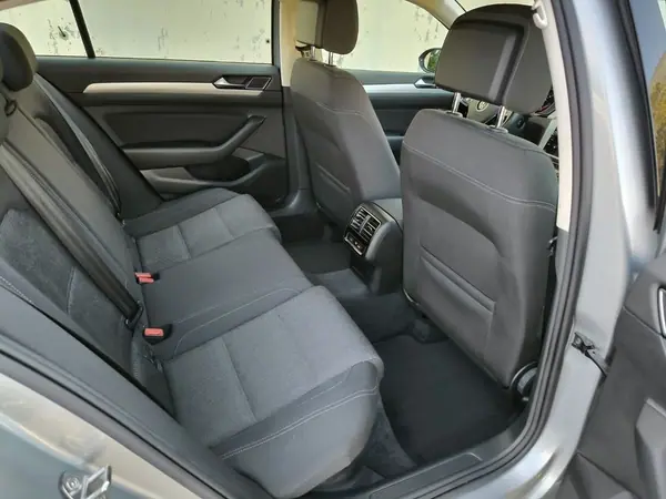 Volkswagen Passat 2019 - 19950 EUR, 155079 km - AUTO.MOTO.pt - 155079km - foto 33 de 60