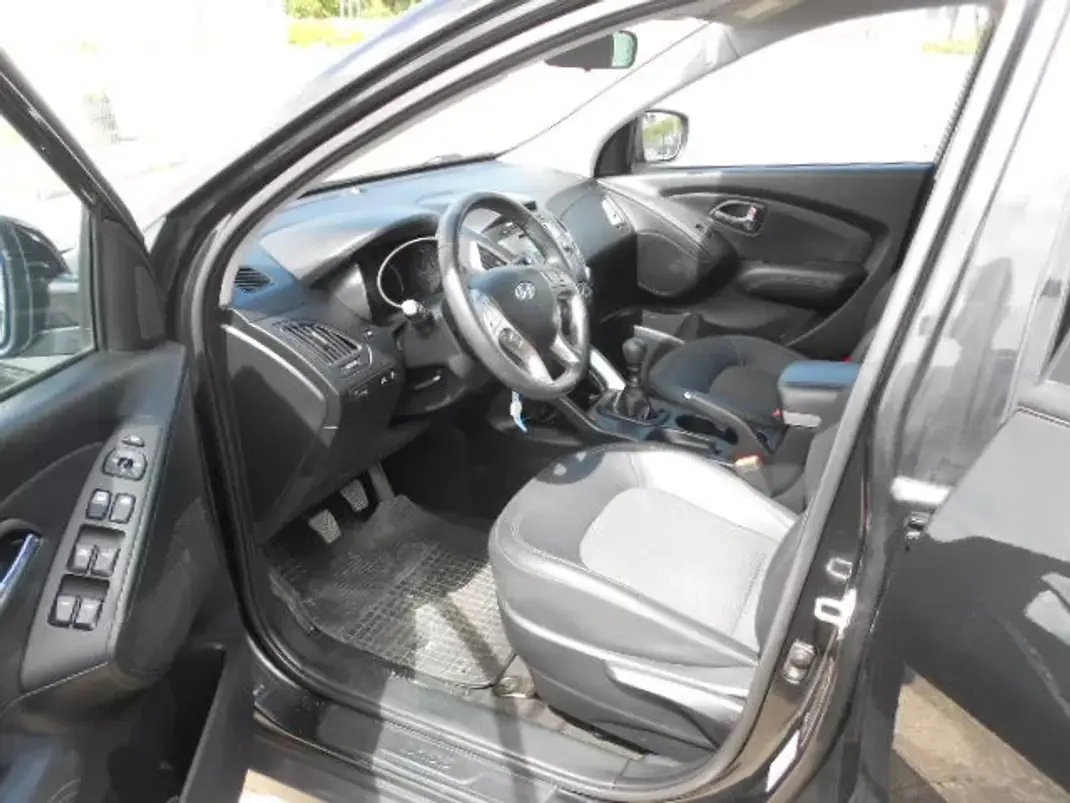 Hyundai ix35 2013 - 12750 EUR, 94101 km - AUTO.MOTO.pt - 94101km - foto 10 de 12