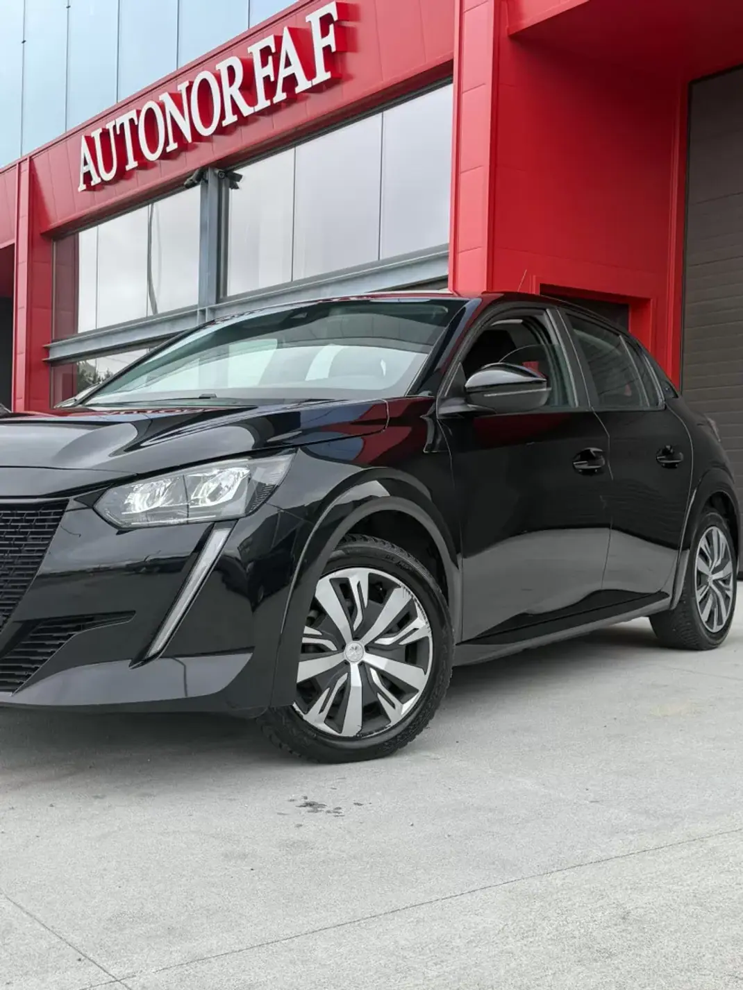 Peugeot e-208 2020 - 14500 EUR, 136090 km - AUTO.MOTO.pt - 136090km - foto 8 de 17