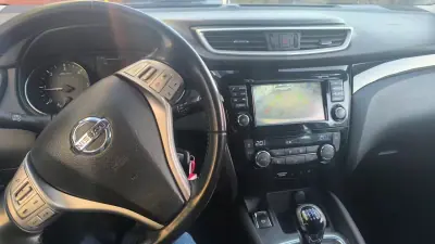 Nissan Qashqai 2015 - 13500 EUR, 165000 km - AUTO.MOTO.pt - 165000km - foto 14 de 16