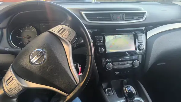 Nissan Qashqai 2015 - 13500 EUR, 165000 km - AUTO.MOTO.pt - 165000km - foto 14 de 16