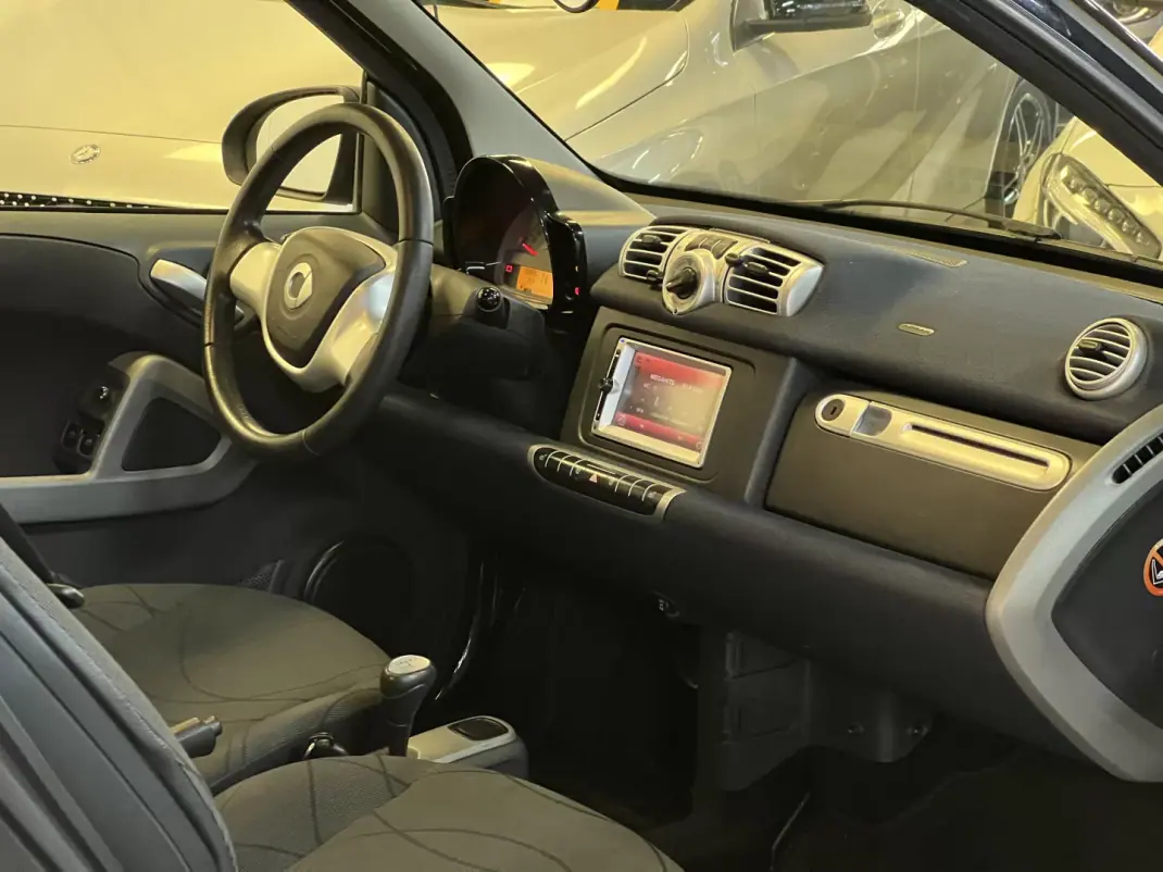 Smart Fortwo Cabrio 2013 - 6990 EUR, 95000 km - AUTO.MOTO.pt - 95000km - foto 10 de 41