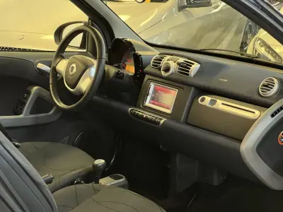 Smart Fortwo Cabrio 2013 - 6990 EUR, 95000 km - AUTO.MOTO.pt - 95000km - foto 10 de 41