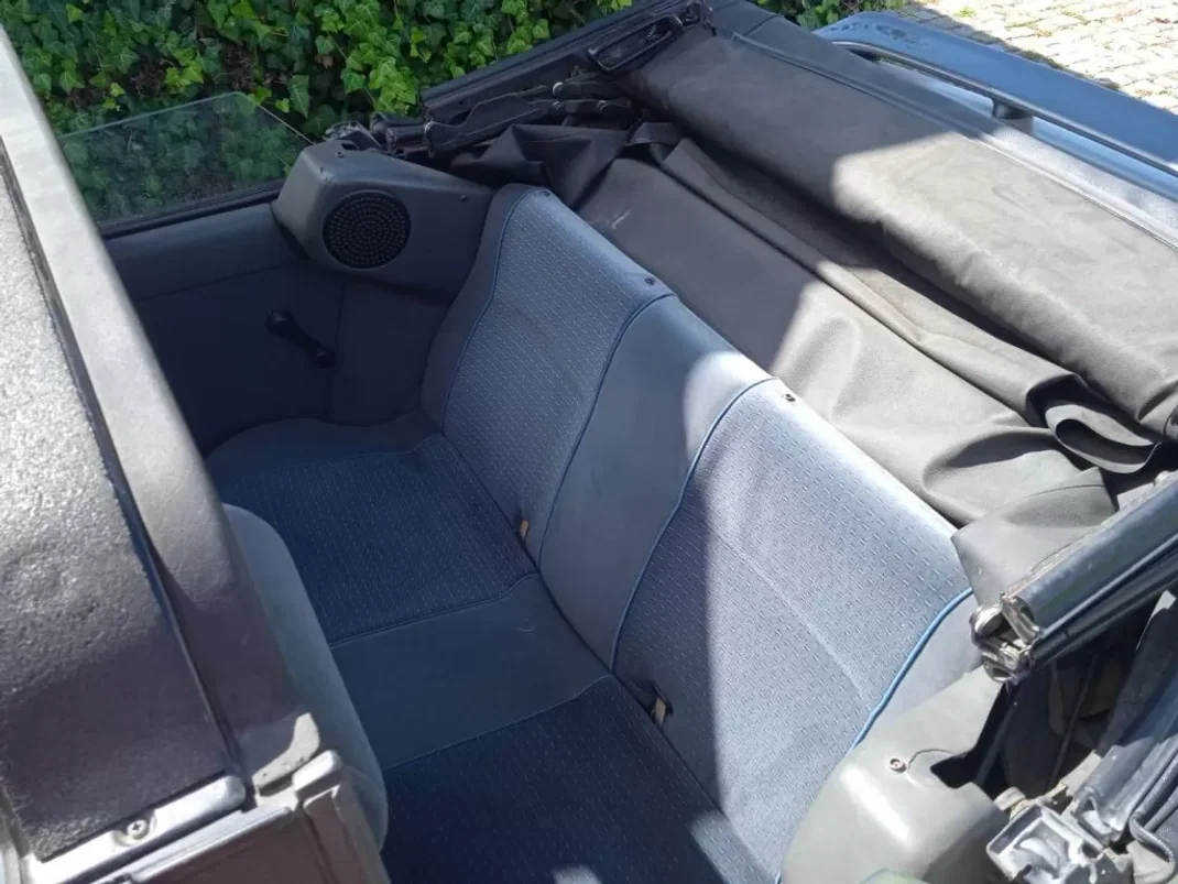 Ford Escort Cabrio 1988 - 7500 EUR, 91460 km - AUTO.MOTO.pt - 91460km - foto 10 de 12