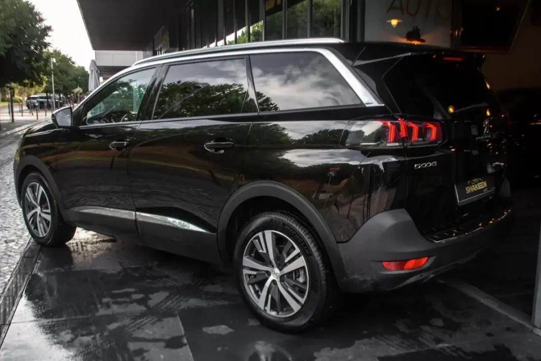 Peugeot 5008 2023 - 23550 EUR, 19181 km - 19181km - foto 3 de 41