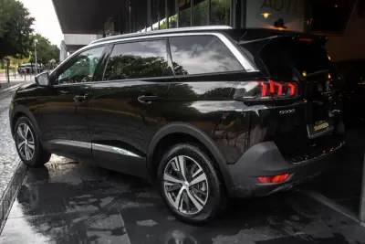 Peugeot 5008 2023 - 23550 EUR, 19181 km - 19181km - foto 3 de 41