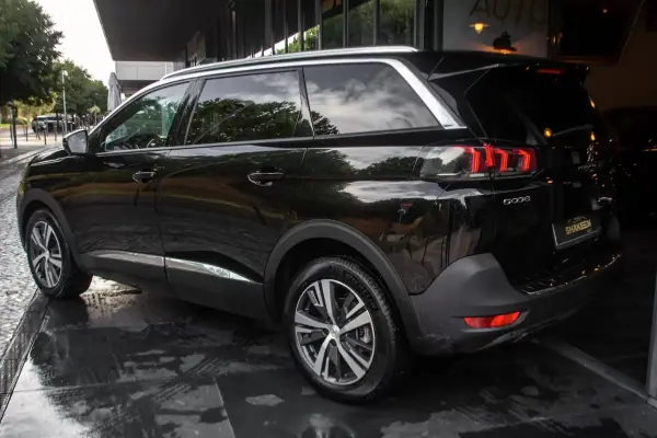 Peugeot 5008 Puretech 130 Eat8 Stop Start Allure 2023 Gasolina