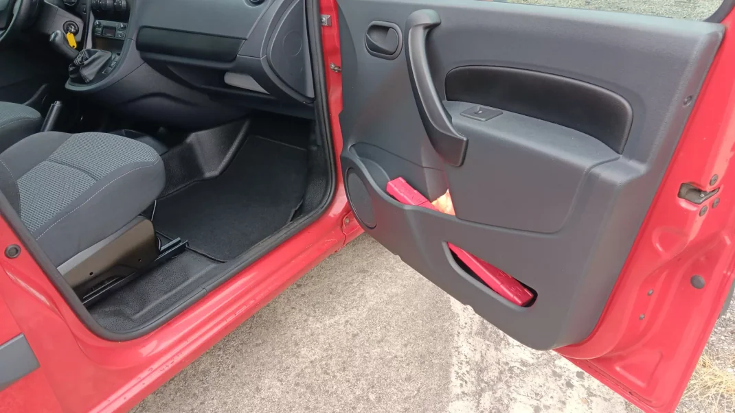 Mercedes-Benz Citan 108 CDI 2018 - 12300 EUR, 161063 km - AUTO.MOTO.pt - 161063km - foto 13 de 15