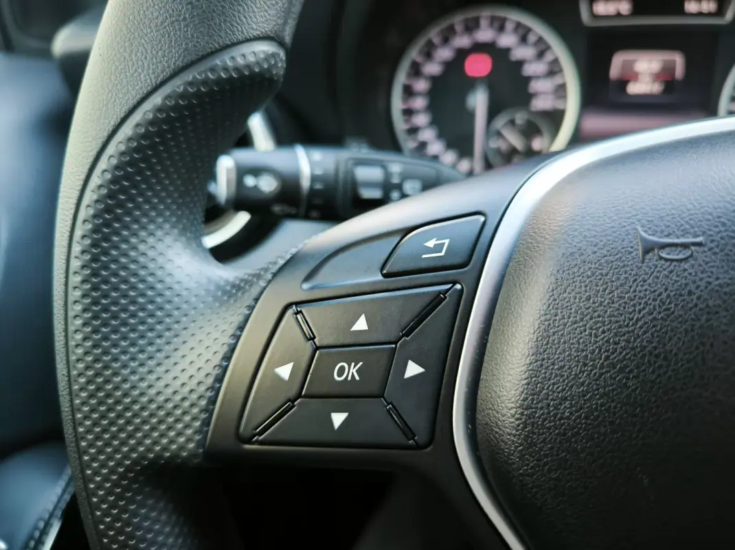 Mercedes-Benz A 160 2014 - 15950 EUR, 64000 km - AUTO.MOTO.pt - 64000km - foto 24 de 34