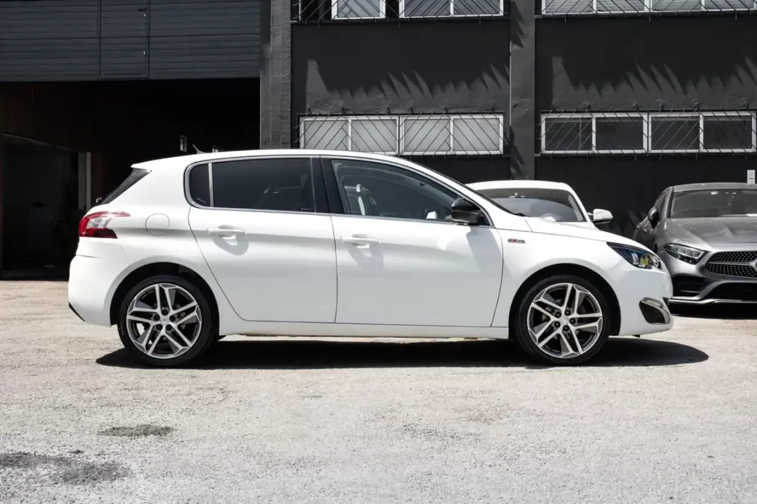 Peugeot 308 2016 - 11250 EUR, 241177 km - 241177km - foto 3 de 22
