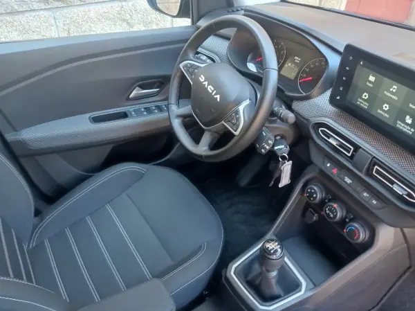 Dacia Sandero 2025 - 15990 EUR, 24500 km - AUTO.MOTO.pt - 24500km - foto 10 de 17