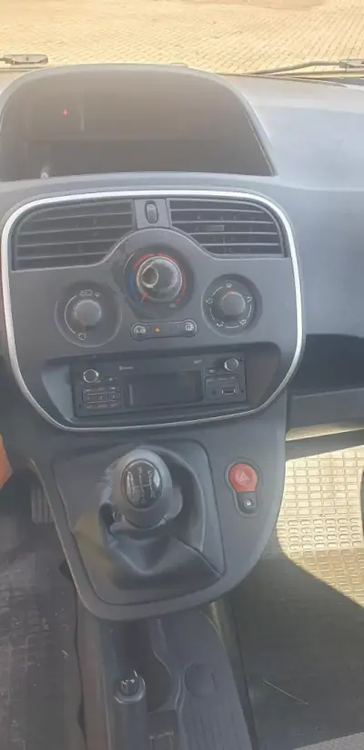 Renault KANGOO 1.5 BLUE DCI 3LUG EDITION ONE 2019 - 9950 EUR, 184000 km - AUTO.MOTO.pt - 184000km - foto 9 de 10