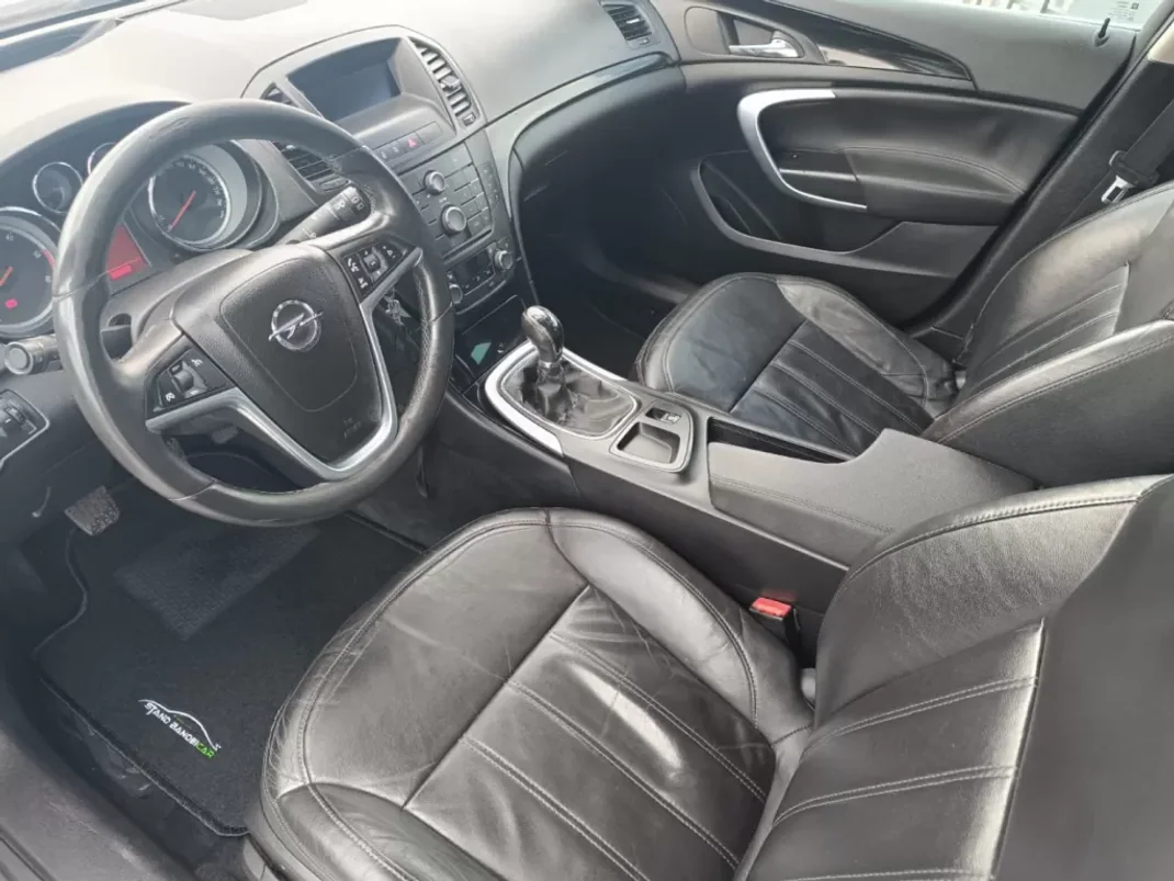 Opel Insignia Sports Tourer 2009 - 7500 EUR, 266000 km - AUTO.MOTO.pt - 266000km - foto 21 de 24
