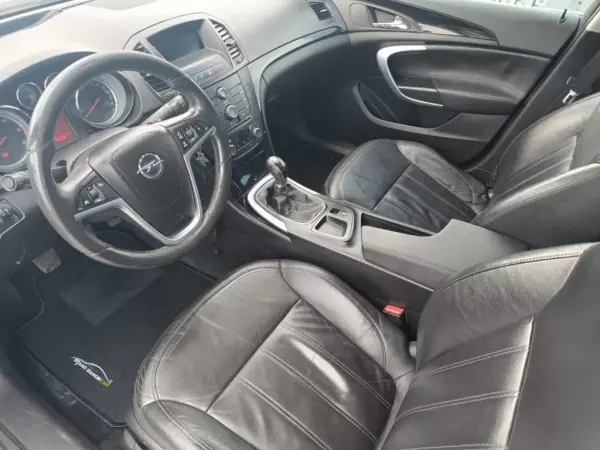 Opel Insignia Sports Tourer 2009 - 7500 EUR, 266000 km - AUTO.MOTO.pt - 266000km - foto 21 de 24